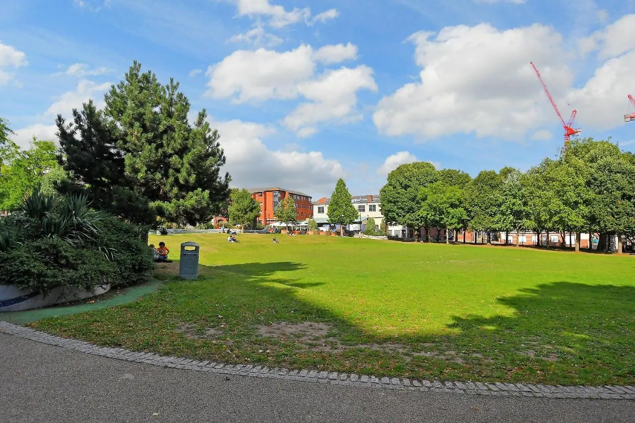 City Centre Modern Studio Apartment - Westone Free Wifi, Gym Access, Netflix Sheffield