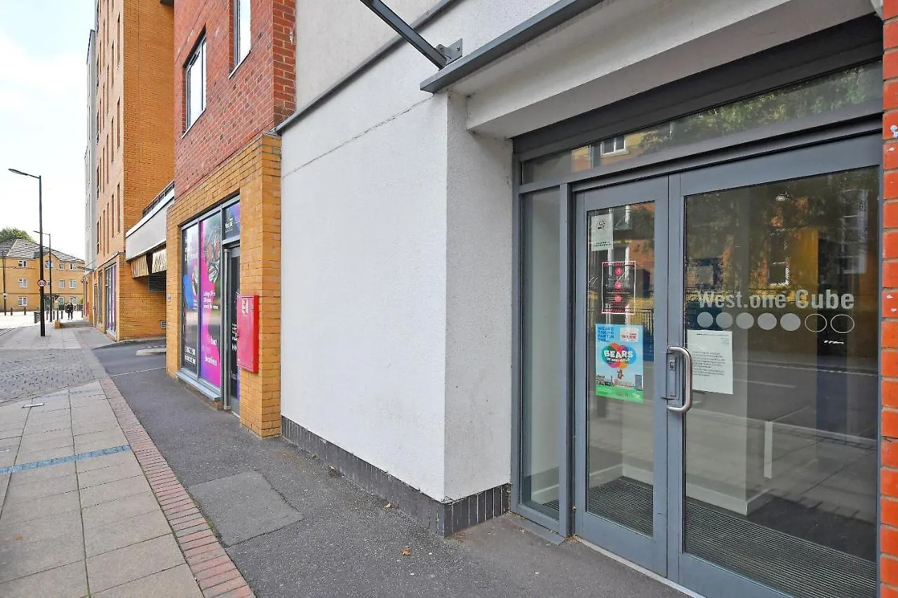 City Centre Modern Studio Apartment - Westone Free Wifi, Gym Access, Netflix Sheffield